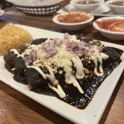 El Mariachi - Poblanos Enchiladas Poblanas