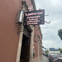 Restaurant la Pantera Rosa - Entrance sign
