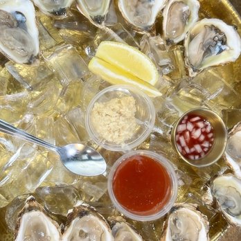 7 Seas Oyster Bar - Pink and Kumamoto oysters - Seafood Near Me - Houston, Texas