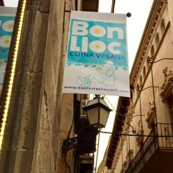 Bon Lloc - Outside Banner