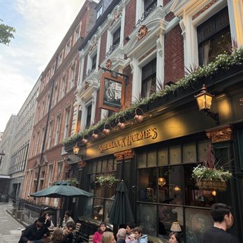 Sherlock Holmes - Pubs Near Me - London, XGL