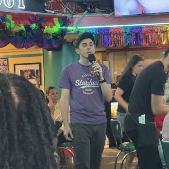 Ellen's Stardust Diner - Singer - Diners Near Me - New York, New York