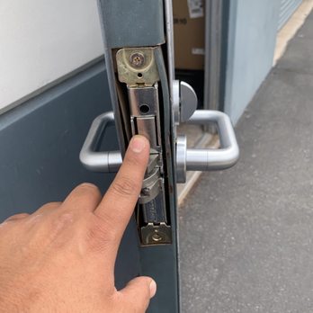 Leo Locksmith - Keys & Locksmiths Near Me Leo Locksmith - Keys & Locksmiths Near Me