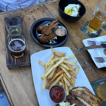 Taps and Hops Eatery - Gastropubs Near Me - Kapaʻa, Hawaii