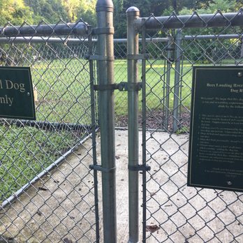 Bees Landing Dog Park - Small and large dog runs - Dog Parks Near Me - Charleston, South Carolina Bees Landing Dog Park - Small and large dog runs - Dog Parks Near Me - Charleston, South Carolina