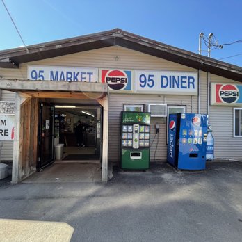 95-Er Market - Outside - Diners Near Me - Howland, Maine 95-Er Market - Outside - Diners Near Me - Howland, Maine
