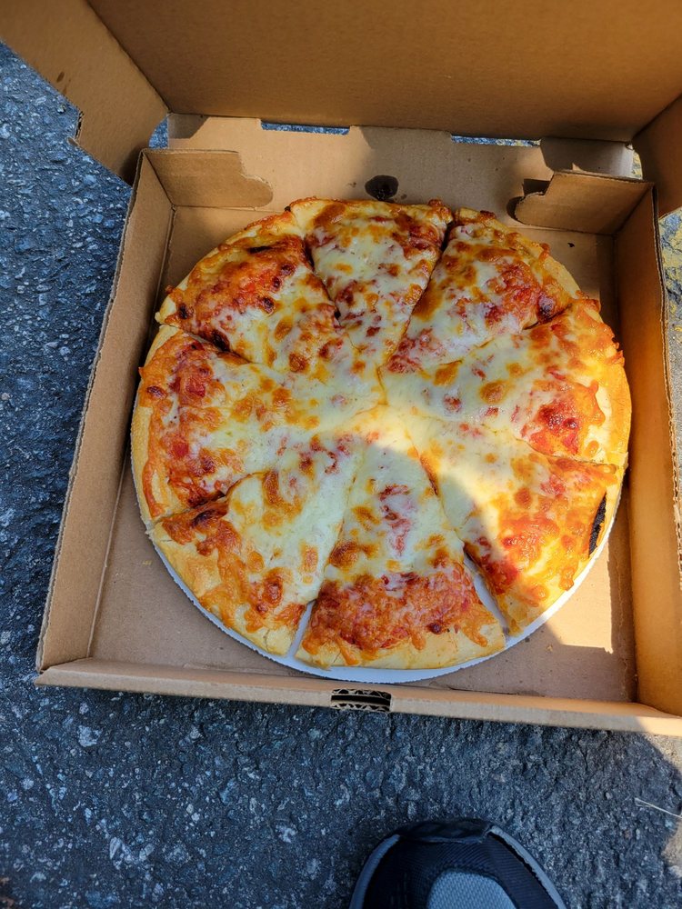 TOWN PIZZA & FAMILY RESTAURANT Updated September 2024 69 Photos & 75 Reviews 949 Willett