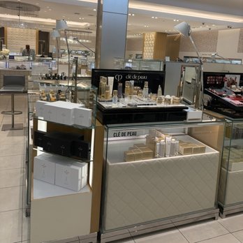 Saks Fifth Avenue - Fragrance - Women's Clothing Near Me - Naples, Florida