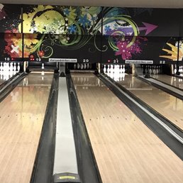 Our view for much of our visit - just waiting around for the pins to reset and the ball to return.