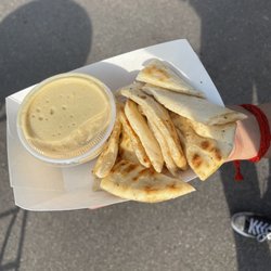 The Mad Greek - Garlic hummus