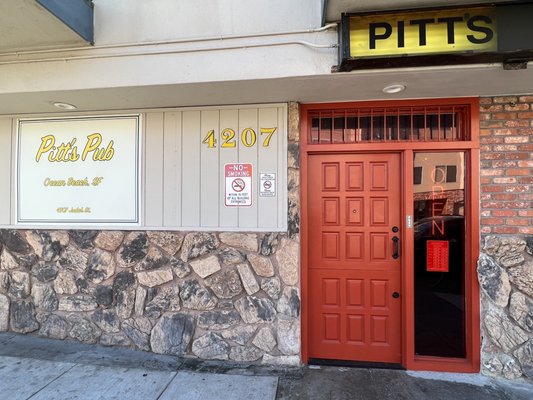 Pitt's Pub by null