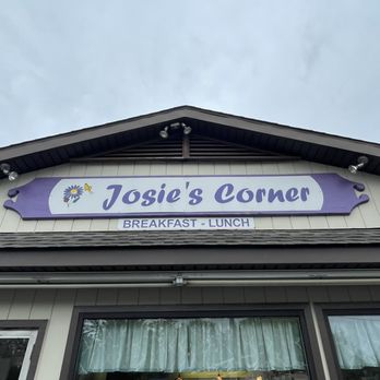 Josie's Corner - Pointing up at Josie's - Breakfast & Brunch Near Me - Berlin, Connecticut