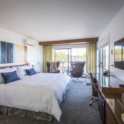 Qualicum Beach Inn - Bright, modern and comfortable guest rooms
