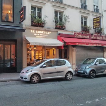 Le Chocolat Alain Ducasse - Delish! As unique and inventive as his entrees are, only his chocolate creations are a little more cost effective. - Chocolatiers & Shops Near Me - Paris, 75