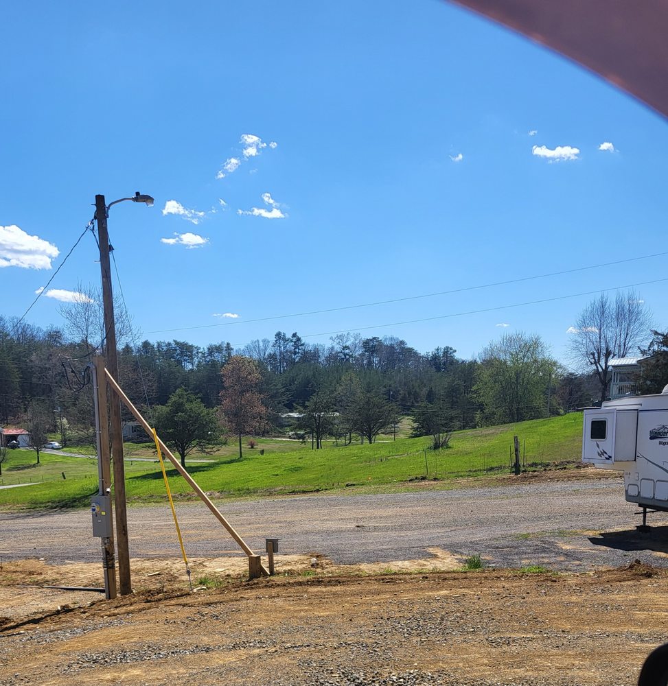 MOUNTAIN VALLEY RV/CAMPER PARK Updated September 2024 161 Everhart