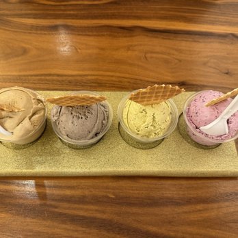 Marciano Ice cream - The flight - coffee, cookies and cream, pistachio, and blueberry - Ice Cream & Frozen Yogurt Near Me - Des Plaines, Illinois