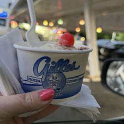 Gilles Frozen Custard - Badger Sundae