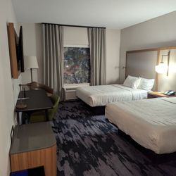 Fairfield by Marriott Inn & Suites Cincinnati Oakley - Standard room $150