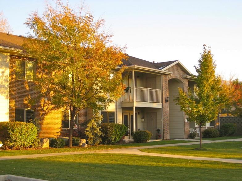 RILEY COURT APARTMENTS Updated June 2024 517 100th E, Bountiful