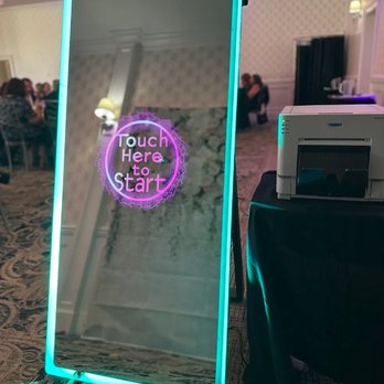 Buffaluv Soundz - Mirror Photo Booth - DJs Near Me