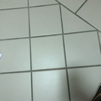 Courtyard by Marriott Charlotte Gastonia - Bathroom Dirty grout - Hotels Near Me - Gastonia, North Carolina