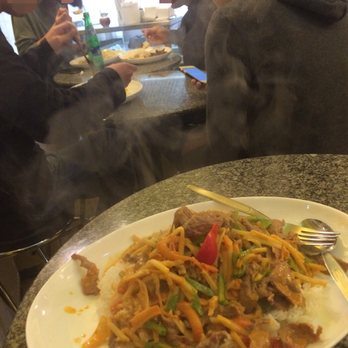 Ran Tans Thai - Panaeng Curry in Kokosmilch mit Rindfleisch und Gemüse, mit Reis - Fast Food Near Me - Frankfurt, HE Ran Tans Thai - Panaeng Curry in Kokosmilch mit Rindfleisch und Gemüse, mit Reis - Fast Food Near Me - Frankfurt, HE