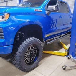 6" ROUGH COUNTRY LIFT KIT N3 STRUTS V2 SHOCKS 6" ROUGH COUNTRY LIFT KIT N3 STRUTS V2 SHOCKS