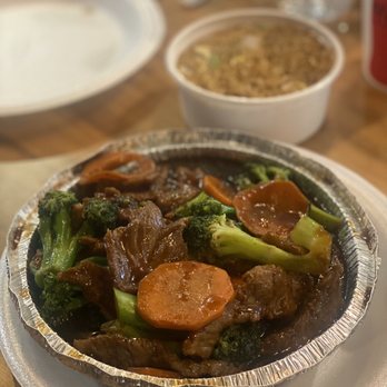 Tayzan - Beef and broccoli with egg fried rice - Sushi Bars Near Me - San Juan, Puerto Rico