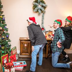 Time to Escape - Players trying to "Save Christmas"