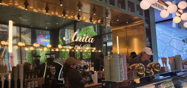 Anita La Mamma del Gelato by null