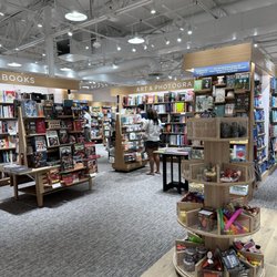 Barnes & Noble - Comfy atmosphere with great lighting!