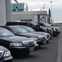 Portland Black Car - Waiting for our jet to arrive