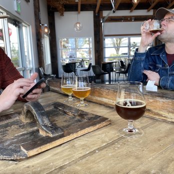 de Garde Brewing - Beer tasting - Breweries Near Me - Tillamook, Oregon
