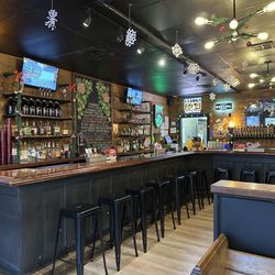 Caliente Pizza & Drafthouse - Bar