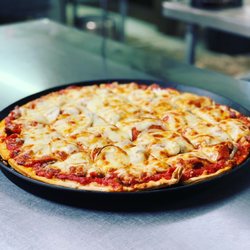 Fanella's Pizza & Pub - Thin crust pizza