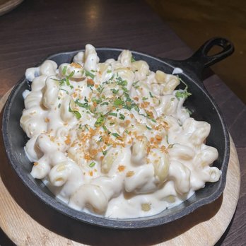 Bedford Hall Craft Kitchen & Bar - Mac and cheese side - New American Near Me - Stamford, Connecticut Bedford Hall Craft Kitchen & Bar - Mac and cheese side - New American Near Me - Stamford, Connecticut