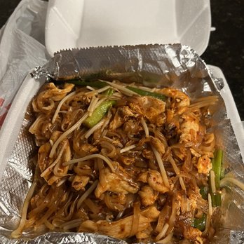Thai Garden - Chicken pad Thai w/o peanuts - Thai Near Me - Oceanside, California Thai Garden - Chicken pad Thai w/o peanuts - Thai Near Me - Oceanside, California