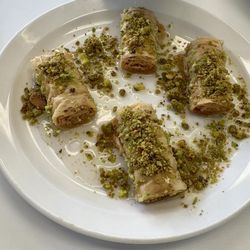 Beyti’s Mediterranean & Grill Pizza - Pistachio dessert 10/10