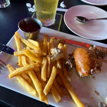 Morrison - "The One Burger" with "Belgian IPA Stout" - Gastropubs Near Me - Los Angeles, California