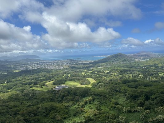 Nuʻuanu Pali Lookout by null