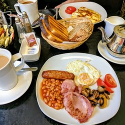 Caffe Waffe - Mini Irish Breakfast with tea, and Omelette (tomato, rasher, onion) with Americano