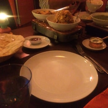 Neville's Fine Indian Dining - Full house: Nan, chicken curry, biryani and palak mattar paneer with condiments (yogurt and mango pickles) - Indian Near Me - Lucerne, LU