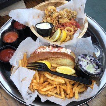 Frying Pan NYC - Lobster roll and fried calamari - Bars Near Me - New York, New York