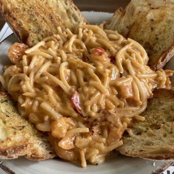 Delman Bar & Lounge - Shrimp pasta - Lounges Near Me - Praia da Vitória, 20