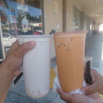 408 Boba - Coconut horchata with coconut jelly on the left and coconut Thai milk tea on the right - Bubble Tea Near Me - Sunnyvale, California