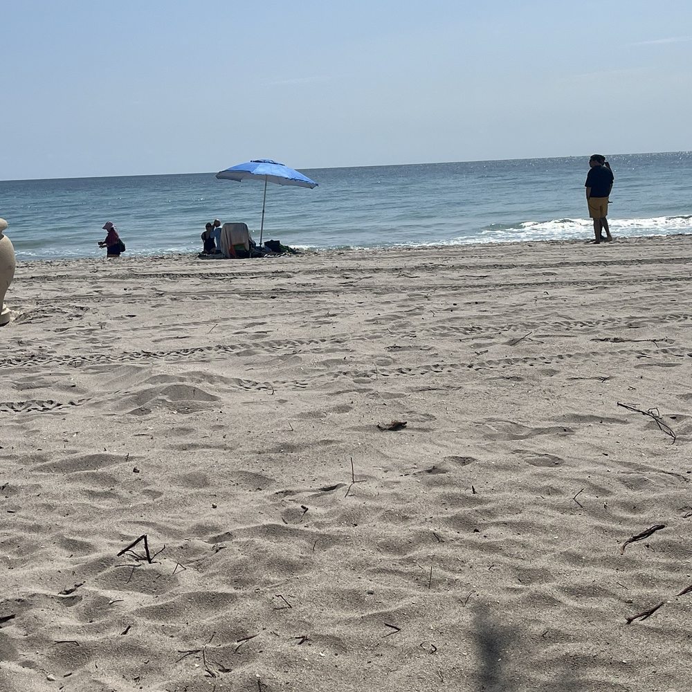 Keating Beach - It's spacious - Beaches Near Me - Hollywood, Florida