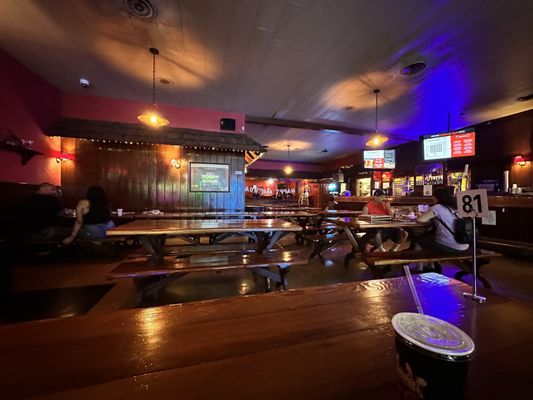 Me-n-Ed's Pizza Parlor by null