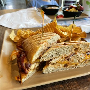 Redbud Kitchen - Yard Bird - American Near Me - Knoxville, Tennessee
