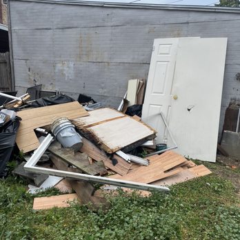 1. Bee There Junk Removal