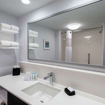 Hampton Inn Waldorf - Guest room bath - Hotels Near Me - Waldorf, Maryland Hampton Inn Waldorf - Guest room bath - Hotels Near Me - Waldorf, Maryland